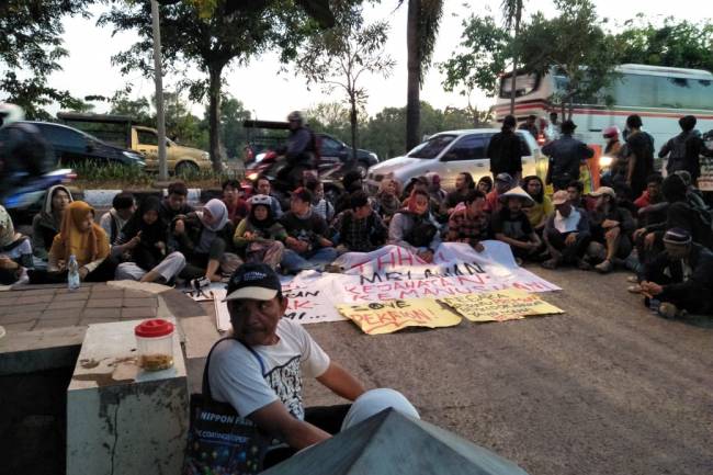 Massa Aksi di Pekayon Bekasi, Mengalami Tindakan Represif