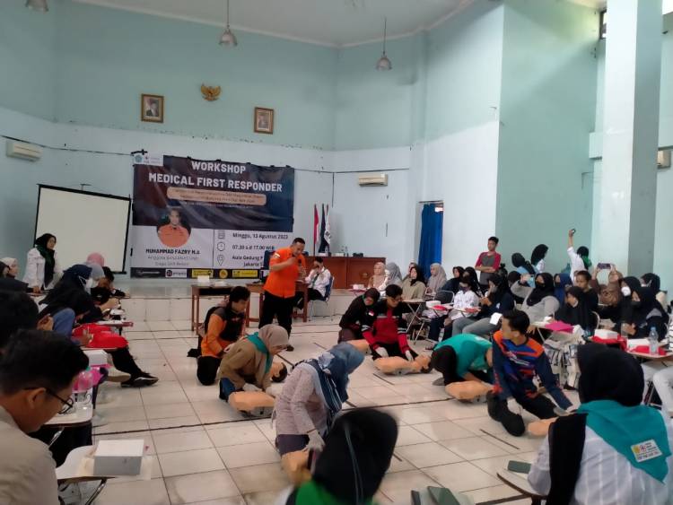 Memberikan Edukasi, KSR PMI Mengadakan Medical First Responder