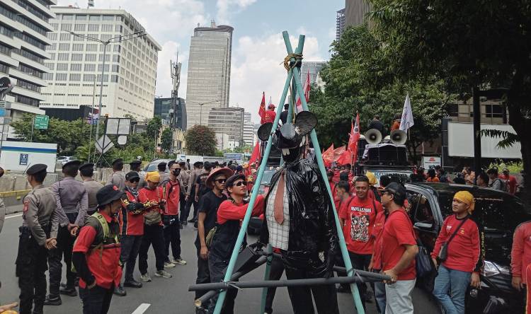 Arak Patung Tikus, Aliansi Gebrak Tuntut Pemerintah untuk Mewujudkan Tuntutan Rakyat