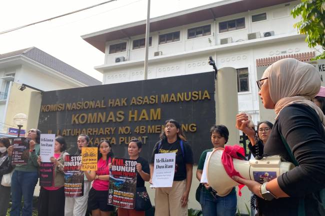 Demonstran Tuntut Penghentian Kekerasan Terhadap Perempuan dan Rakyat Papua