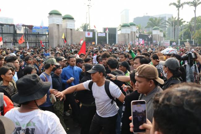 Aksi Demonstrasi Kembali Digelar di Gedung DPR RI, Sejumlah Aliansi Kembali Suarakan Tuntutan