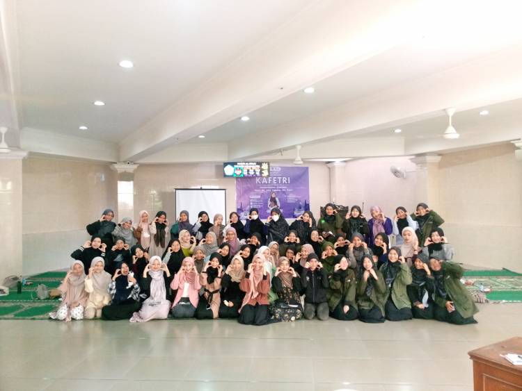 Seminar KAFETRI: Pemberdayaan Muslimah Memulai Karir